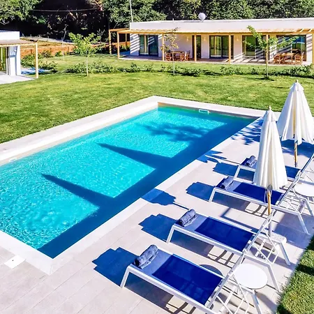 Kumquart Estate- Bergamot Jaktstuga Aspiotades