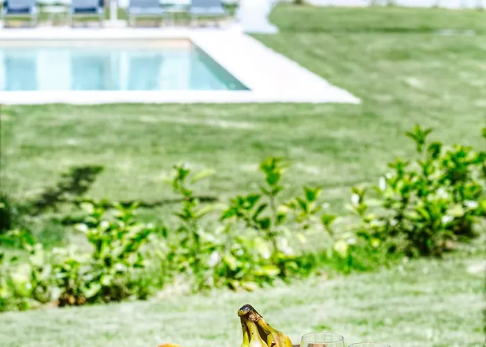 Kumquart Estate- Bergamot Lodge