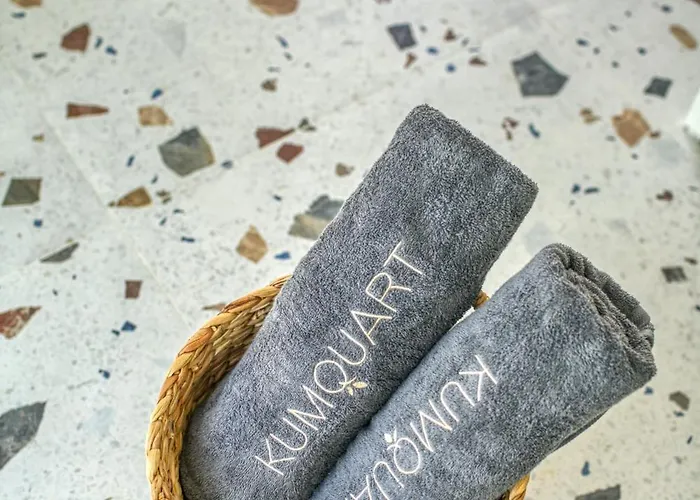 Kumquart Estate- Bergamot Lodge