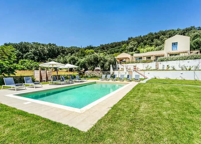 Kumquart Estate- Bergamot Lodge