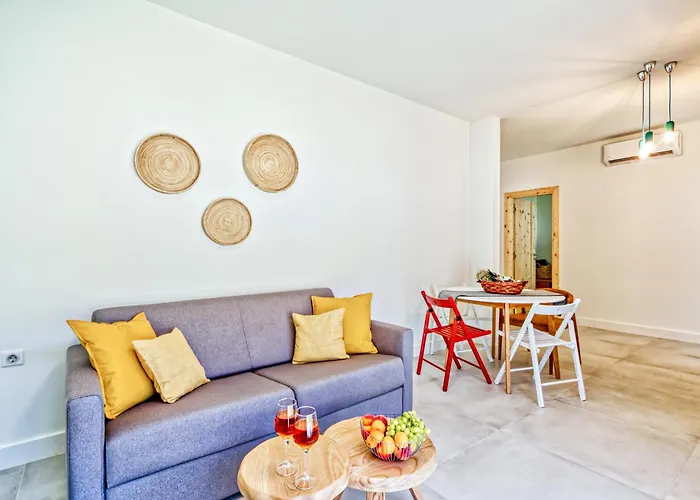 Kumquart Estate- Bergamot Lodge